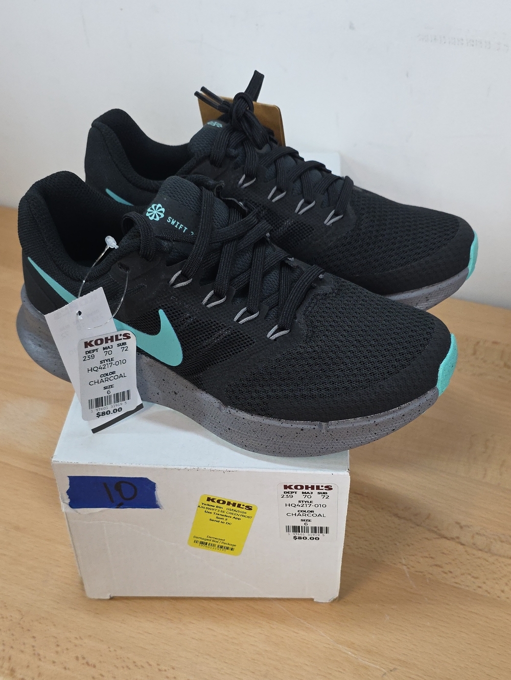 Nike Women’s Black and Teal Athletic Sneakers 6